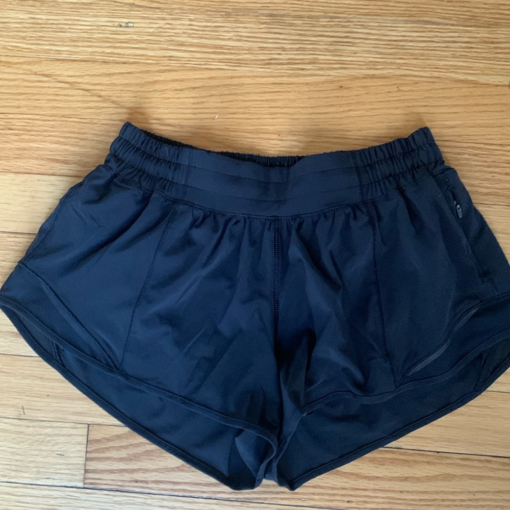 Lululemon Hotty Hot shorts. Black, Size 6